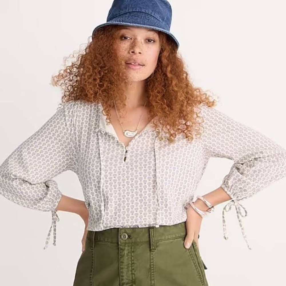 NWT jersey button top in hyacinth floral sz small